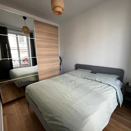 - Centre Apartment Paris